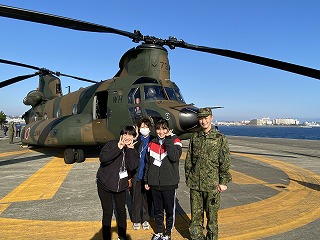 CH-47JAのパイロットの方と一緒に　So COOL!!